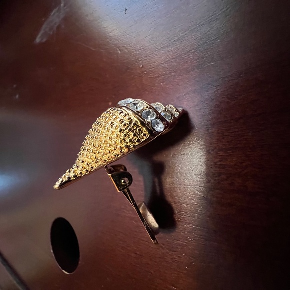 Kenneth Jay Lane Gold Acorn Clip-On Earrings - Picture 2 of 4